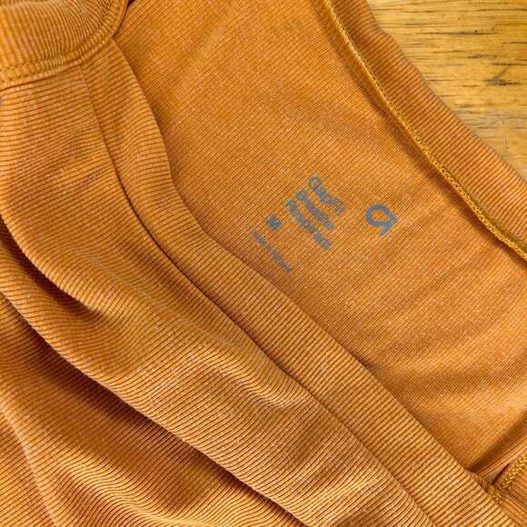 GapFit Breathe Ribbed Tank Top - Picture 3 of 3